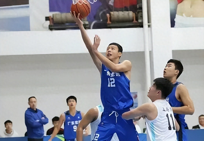 16岁2.07米的姚嘉泽崛起：宏远未来内线基石，2